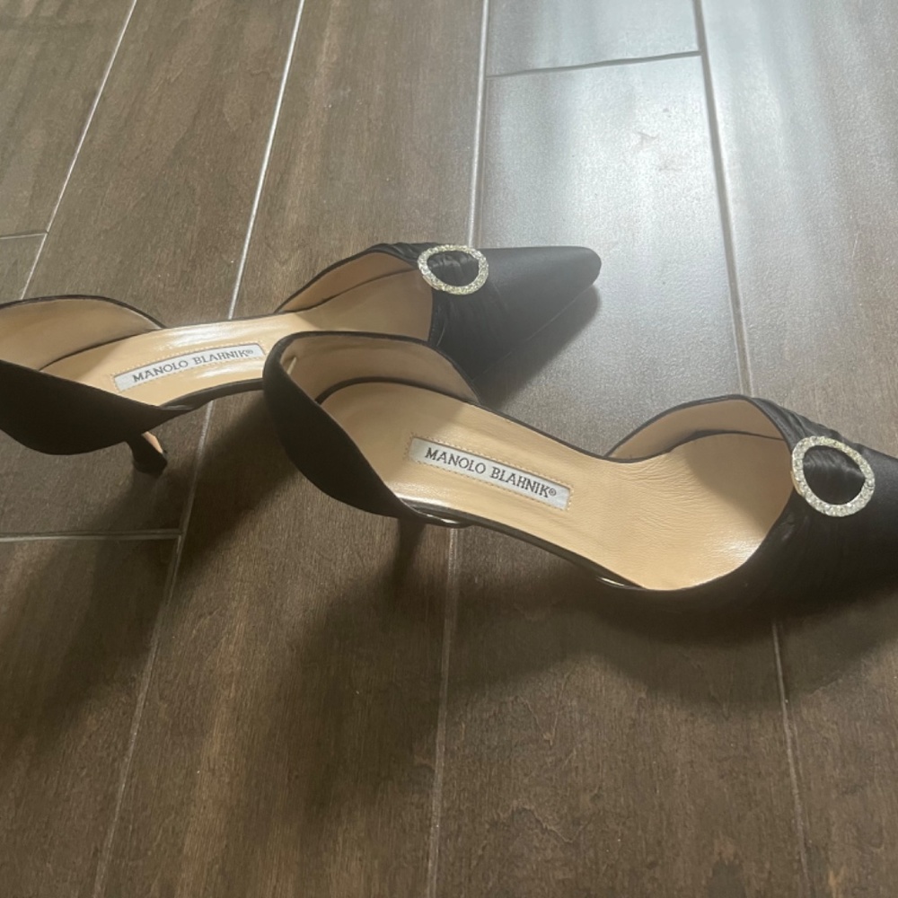 Manolo Blahnik Black Shoes Heels - Picture 2 of 7